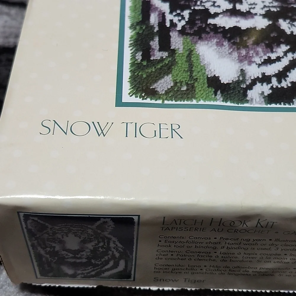 VINTAGE CARON WONDER ART SNOW TIGER LATCH HOOK TAPESTRY/RUG ART KIT